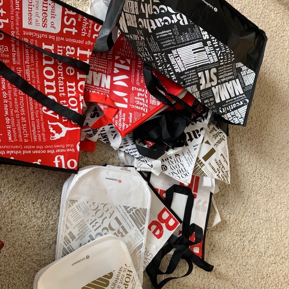 Lululemon totes